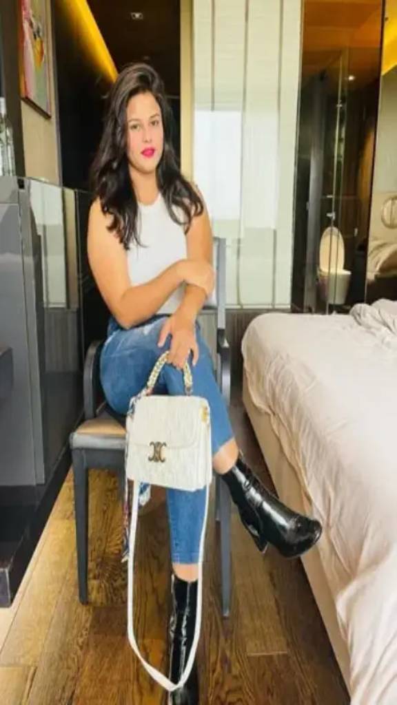 Dwarka call girl service